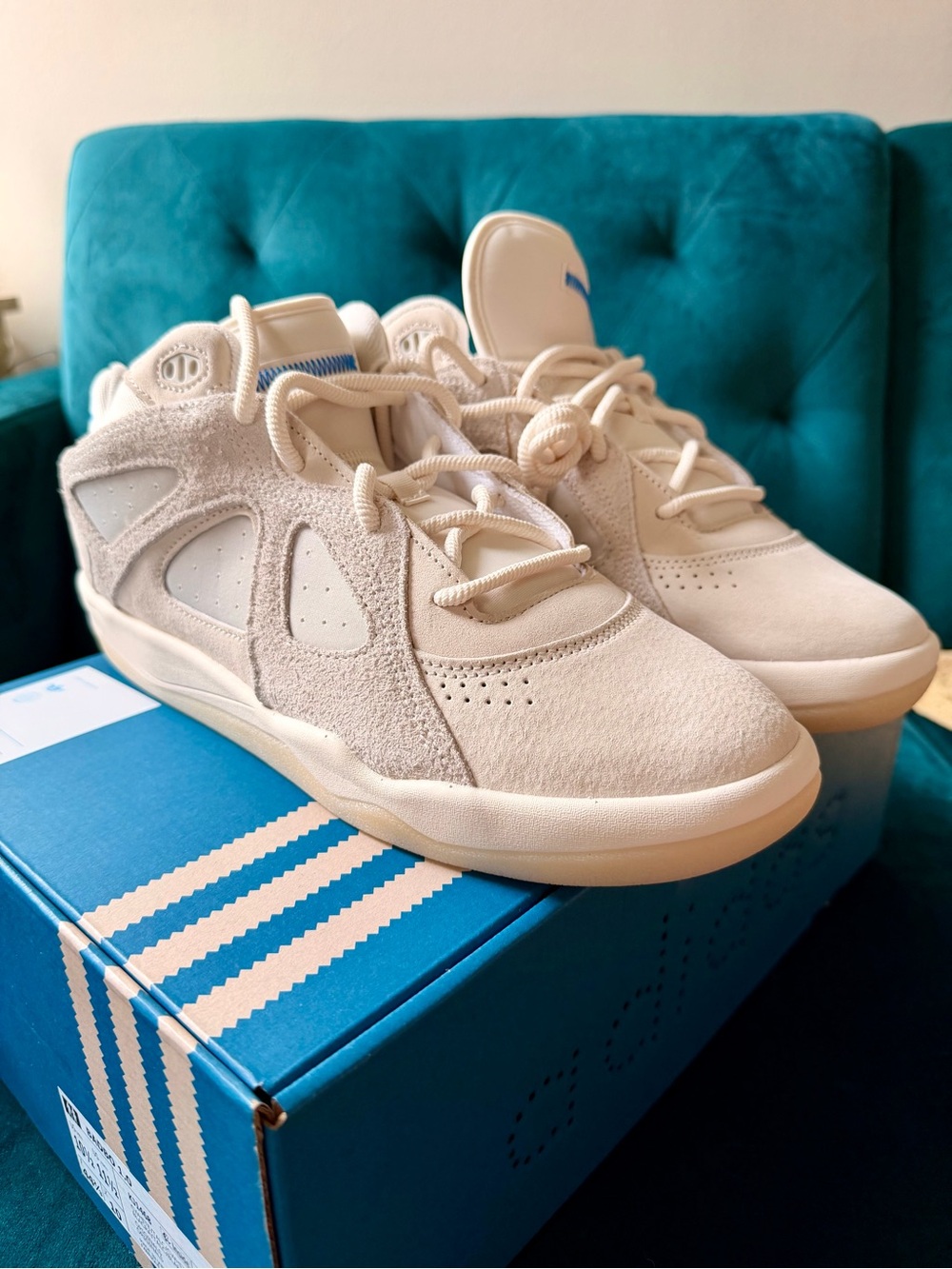 ADIDAS BADBO 1.0 ON WHITE (Adidas para Bad Bunny)